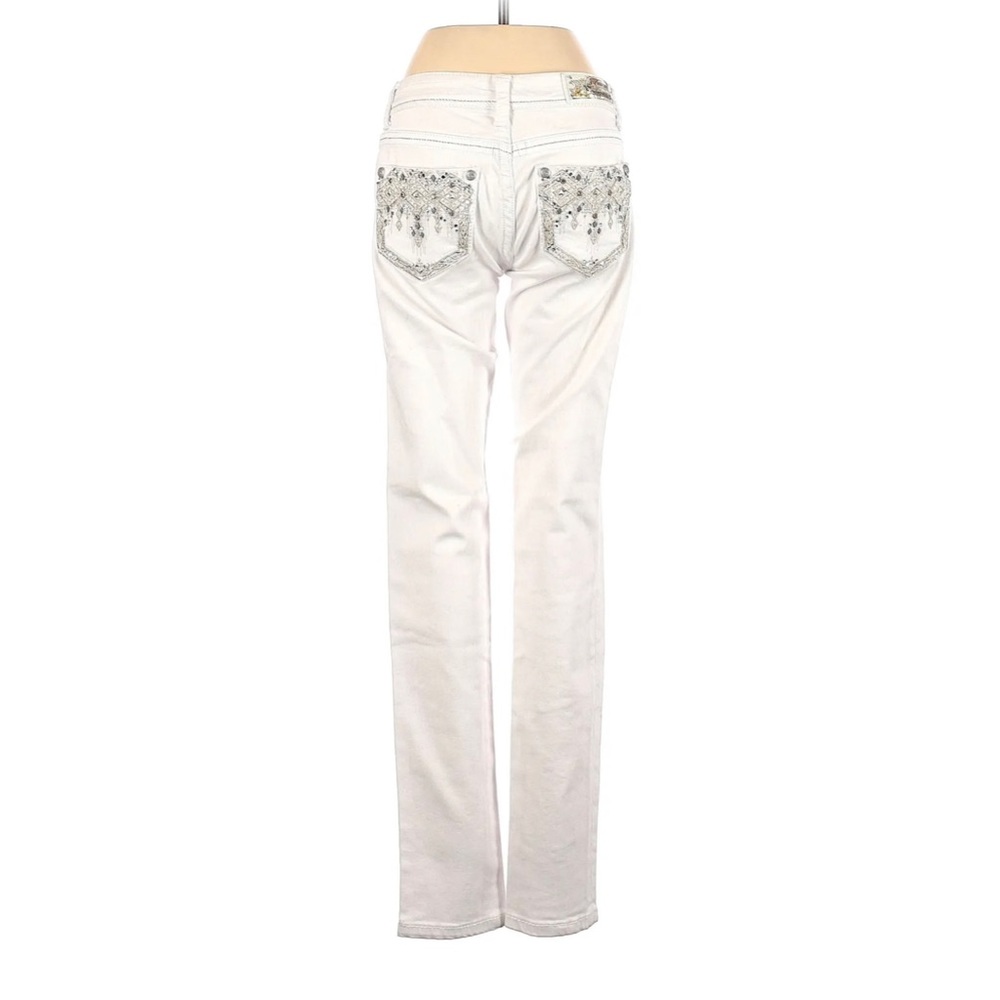 Low rise fancy Grace in LA Jeans. Pre-owned but no signs of wear size 3.